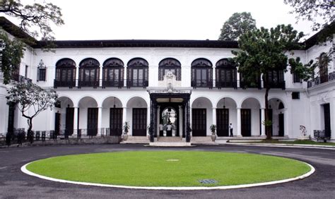 Presidential Museum and Library .